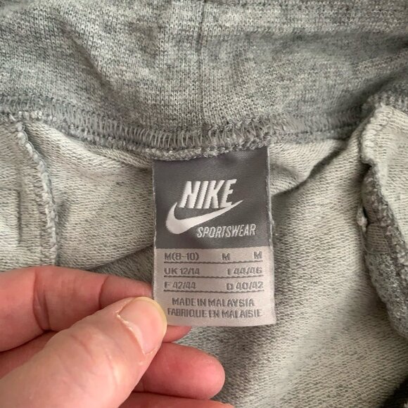 Nike Sportswear Gray Women’s Medium Gym Capri Sweatpants Silver Tag - Picture 7 of 10